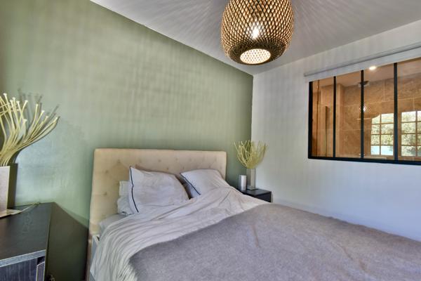 Grimaud (83310) Appartement 3 pièces refait à neuf avec terrasse et jardin – entre mer et golf