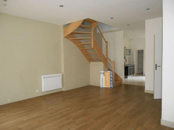Location Appartement 3 pièces 81.1 m² - 25 RUE DU GRAND CARROI Chinon 37500