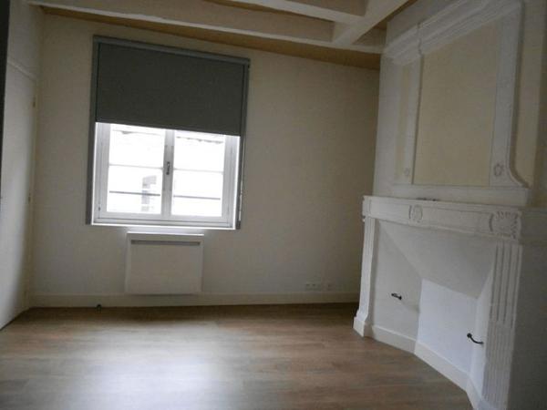 Location Appartement 3 pièces 81.1 m² - 25 RUE DU GRAND CARROI Chinon 37500