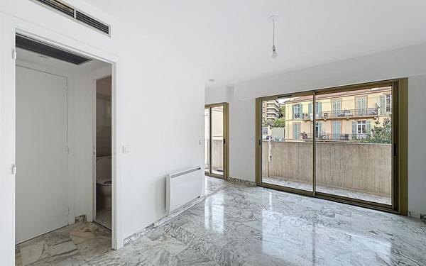 Appartement à louer    1 pièce •  Cannes