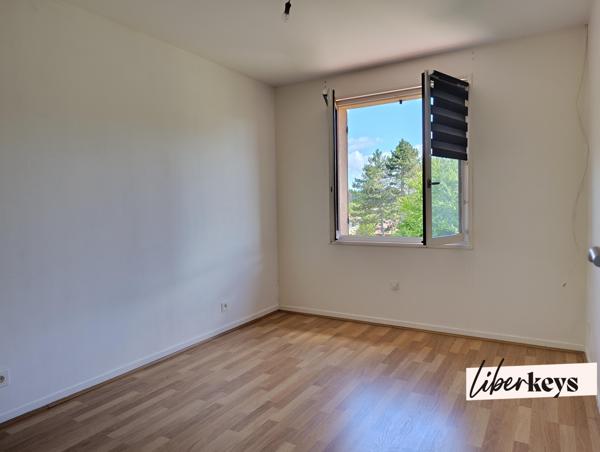 MAISON PLAIN-PIED ET SOUS-SOL, TERRAIN 1000 M², GRAND GARAGE, 3 CHAMBRES