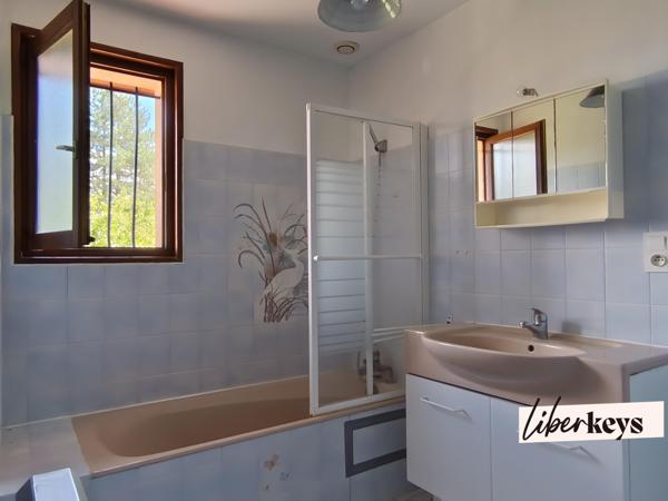 MAISON PLAIN-PIED ET SOUS-SOL, TERRAIN 1000 M², GRAND GARAGE, 3 CHAMBRES