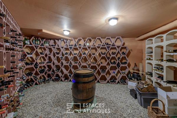 Propriété d’exception avec étang, piscine et pool house en pierre