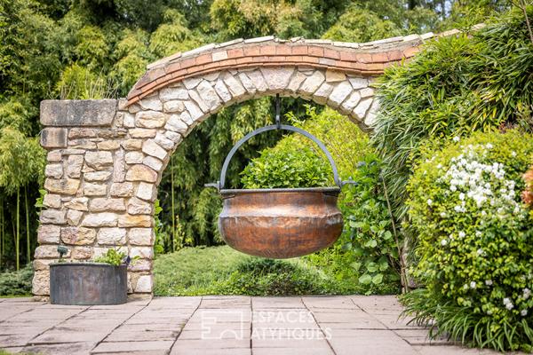 Propriété d’exception avec étang, piscine et pool house en pierre