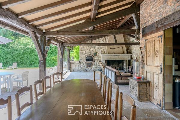 Propriété d’exception avec étang, piscine et pool house en pierre