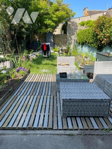 SAINT MALO immeuble divisé en 2 appartements loués