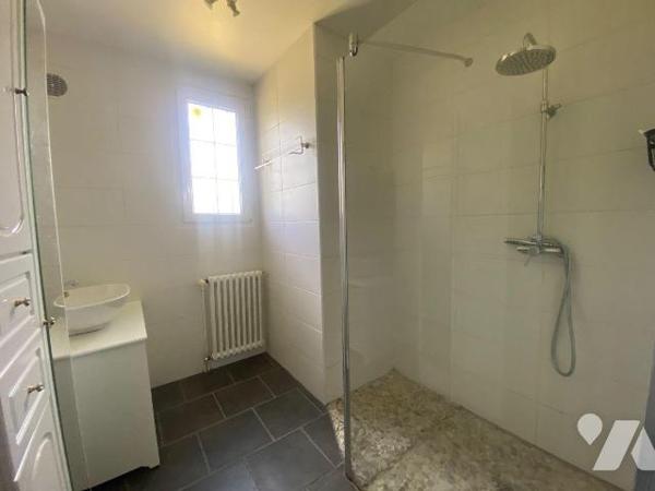 Vous cherchez une maison familiale spacieuse, avec un grand terrain et la possibilité d'aménage...