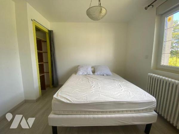 Vous cherchez une maison familiale spacieuse, avec un grand terrain et la possibilité d'aménage...