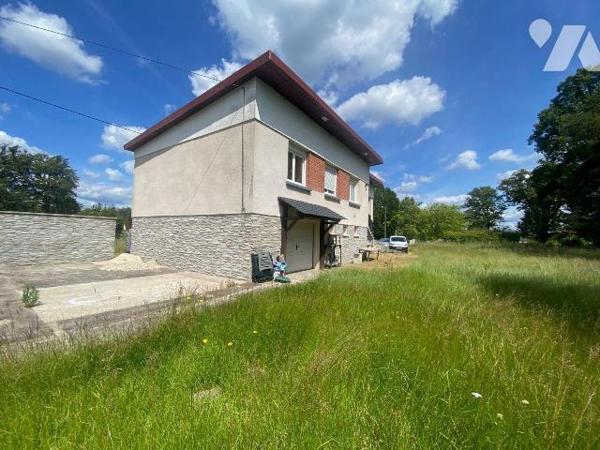 Vous cherchez une maison familiale spacieuse, avec un grand terrain et la possibilité d'aménage...