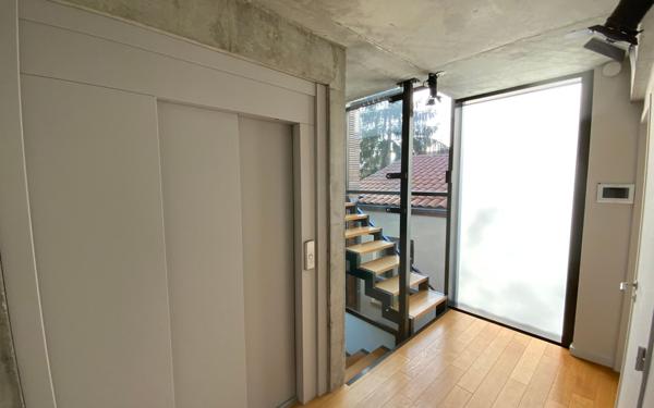 Immeuble à vendre    7 pièces • 333,08 m2 Lyon 4