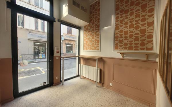 Immeuble à vendre    7 pièces • 333,08 m2 Lyon 4