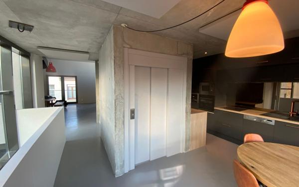 Immeuble à vendre    7 pièces • 333,08 m2 Lyon 4