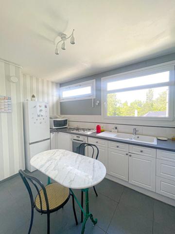 CALAIS , Dpt (62) à vendre appartement 3 pièces 75M2 , deux chambres , cave , parking privatif