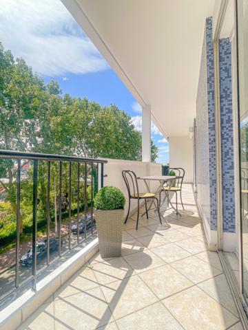 CALAIS , Dpt (62) à vendre appartement 3 pièces 75M2 , deux chambres , cave , parking privatif