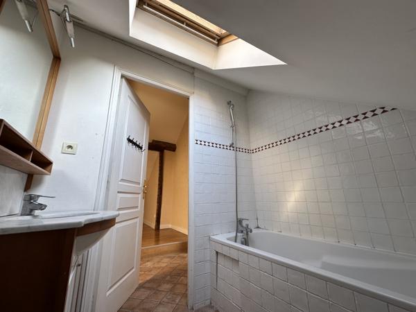 Duplex
                                                                                                                                                                                                                                                                                                                        6 pièce(s)                                                                                                                                                                                                          3 chambre(s)                                                                                                                                                                                                          146  m²