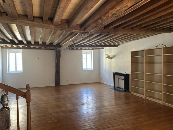 Duplex
                                                                                                                                                                                                                                                                                                                        6 pièce(s)                                                                                                                                                                                                          3 chambre(s)                                                                                                                                                                                                          146  m²