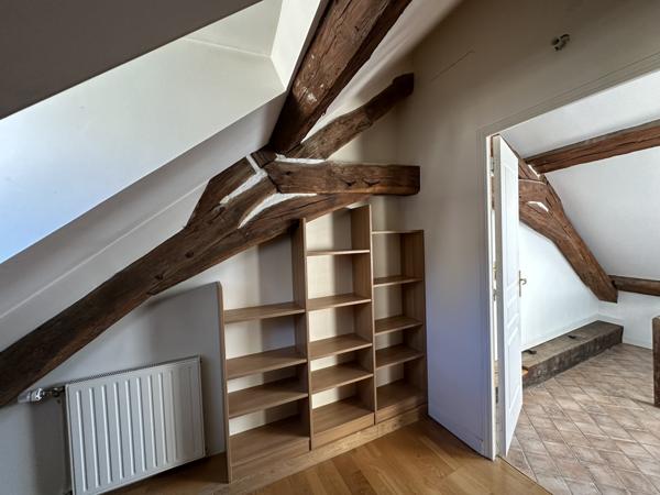 Duplex
                                                                                                                                                                                                                                                                                                                        6 pièce(s)                                                                                                                                                                                                          3 chambre(s)                                                                                                                                                                                                          146  m²