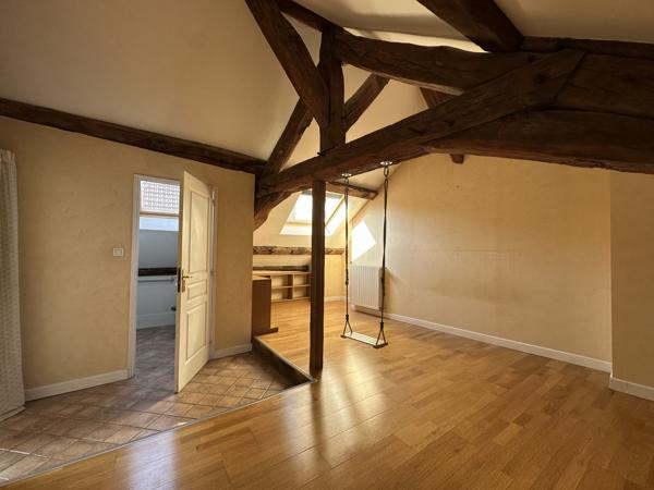 Duplex
                                                                                                                                                                                                                                                                                                                        6 pièce(s)                                                                                                                                                                                                          3 chambre(s)                                                                                                                                                                                                          146  m²