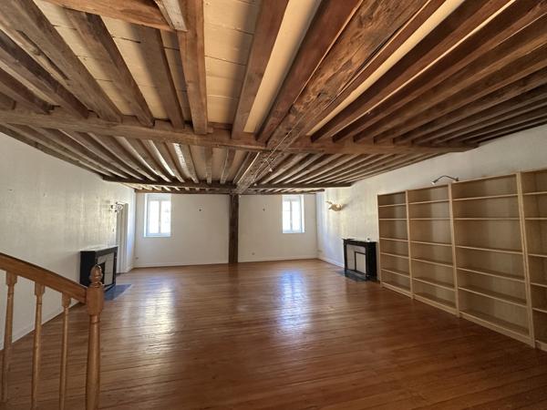 Duplex
                                                                                                                                                                                                                                                                                                                        6 pièce(s)                                                                                                                                                                                                          3 chambre(s)                                                                                                                                                                                                          146  m²
