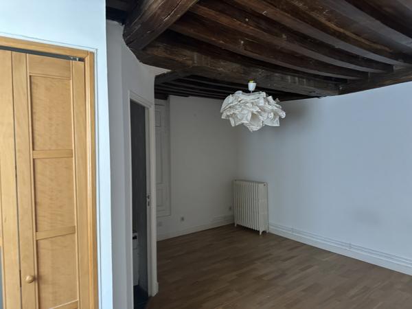 Duplex
                                                                                                                                                                                                                                                                                                                        6 pièce(s)                                                                                                                                                                                                          3 chambre(s)                                                                                                                                                                                                          146  m²