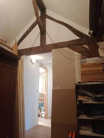 JOLIE FERMETTE À FINIR DE RÉNOVER SUR 1,8 HA