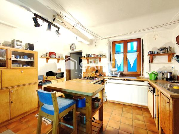 Maison de village avec grange