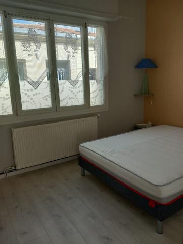 A LOUER Barrière de Begles  lumineux appartement  meublé de 3 pièces 50 m2