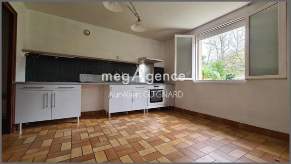 Maison à BRESSUIRE, 79300 - 10 pièces 151m²