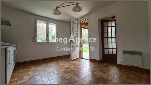 Maison à BRESSUIRE, 79300 - 10 pièces 151m²