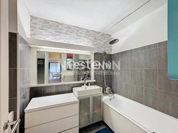 Appartement au Domaine de Bel Abord 3 pièces proches des commerces et du centre ville.