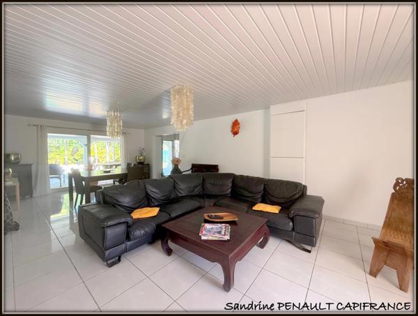 A VENDRE A KOUROU (97310) UNE MAGNIFIQUE PROPRIETE T7 DE 221 m² - TERRAIN DE 813 m²
