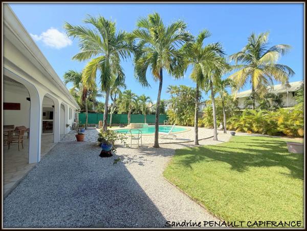 A VENDRE A KOUROU (97310) UNE MAGNIFIQUE PROPRIETE T7 DE 221 m² - TERRAIN DE 813 m²