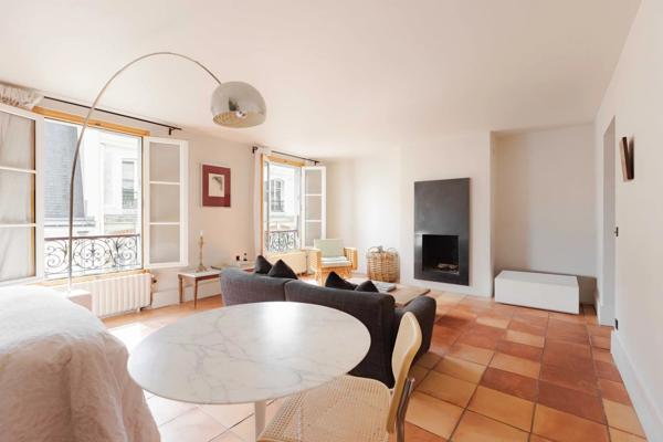 Paris 3 - Place des Vosges-Marais- Superbe deux-pièces de 62m²