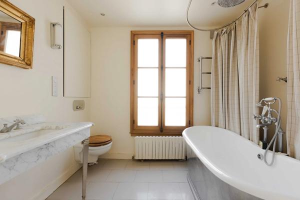 Paris 3 - Place des Vosges-Marais- Superbe deux-pièces de 62m²