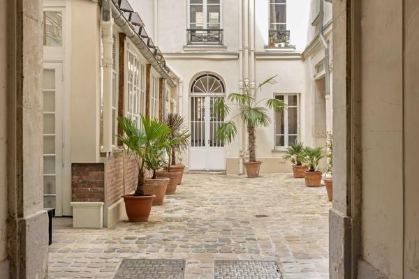 Paris 3 - Place des Vosges-Marais- Superbe deux-pièces de 62m²