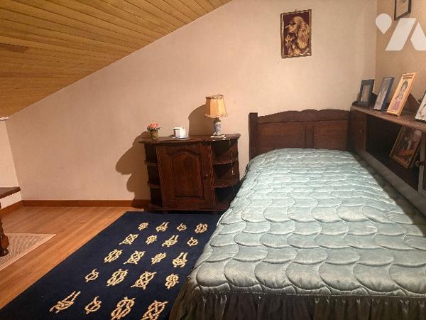 Magnifique villa de plus de 240m²avec un jardin paysager clos de 1500m²et piscine, poolhouse !