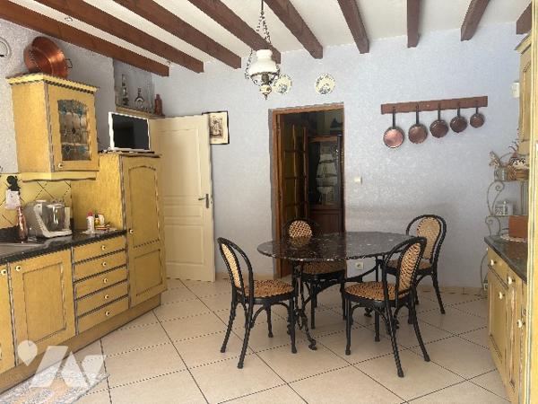 Magnifique villa de plus de 240m²avec un jardin paysager clos de 1500m²et piscine, poolhouse !