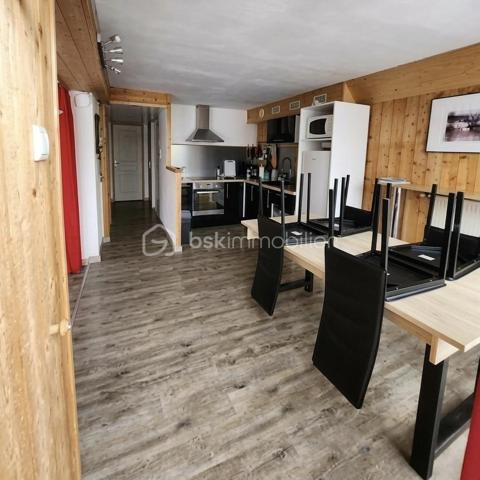 ❄️ Ski au Pied : T3 de 53 m² – Résidence Neige et Soleil
​Vivez l’expérience montagne sans compromis dans ce bel appartement situé au cœur de la station des Eaux-Bonnes / Gourette.
​✨ Les points forts du bien :
​Emplacement exceptionnel : Situé au rez-de-chaussée de la résidence Neige et Soleil, profitez d'un accès direct aux pistes à quelques minutes à pied. Sortez, chaussez, glissez !
​Espace de vie convivial : Une lumineuse pièce de vie avec une cuisine équipée ouverte sur le séjour, idéale pour partager des moments chaleureux après une journée au grand air.
​Côté nuit : Deux chambres confortables pour accueillir famille et amis dans une ambiance cocooning.
​Aspect pratique : L'appartement dispose d'une salle d'eau, d'un WC indépendant et d'une buanderie privée (un véritable luxe en station pour stocker et sécher votre matériel).
​📋 Caractéristiques techniques :
​Surface : 53 m²
Vendu entièrement meublé
​Étage : Rez-de-chaussée (accès facile, pas d'ascenseur à attendre !)
​Composition : Séjour/Cuisine, 2 Chambres, Salle d'eau, Buanderie, WC.
​Localisation : Eaux-Bonnes, Pied des pistes.

​Que ce soit pour un pied-à-terre familial ou un investissement locatif à forte rentabilité, cet appartement combine emplacement n°1 et agencement fonctionnel.

​Envie de visiter ce cocon au sommet ?
Contactez-moi dès maintenant pour plus d'informations ou pour organiser une visite.
