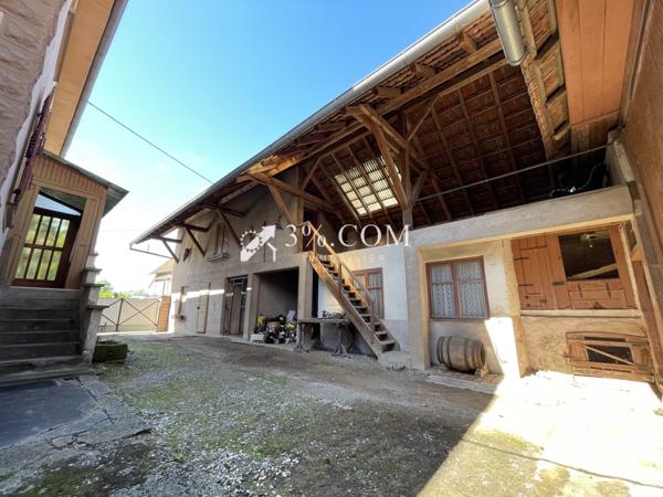 3%COM - CORPS DE FERME AVEC DÉPENDANCES, GARAGE ET JARDIN SUR 24 ARES. Gundershoffen (67110)