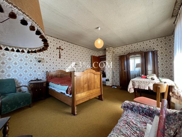 3%COM - CORPS DE FERME AVEC DÉPENDANCES, GARAGE ET JARDIN SUR 24 ARES. Gundershoffen (67110)