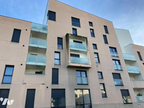 CAEN - RESIDENCE FACE AU CANAL