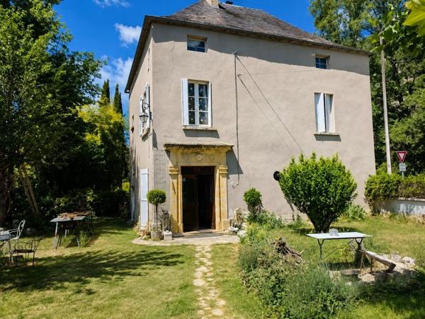 Vente                                                      Maison
                        
                     3 pièces                      98 m2                     à Dégagnac