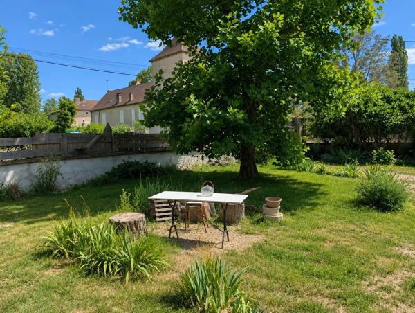 Vente                                                      Maison
                        
                     3 pièces                      98 m2                     à Dégagnac