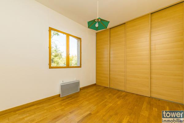 Villa 5 pièces avec garage et jardin.