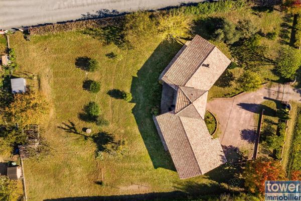 Villa 5 pièces avec garage et jardin.