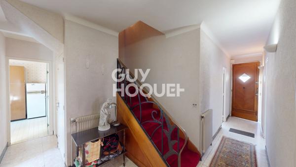 Maison traditionnelle 5 chambres à vendre à Péronne, proche écoles et centre-ville