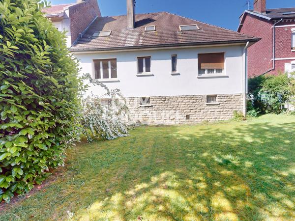 Maison traditionnelle 5 chambres à vendre à Péronne, proche écoles et centre-ville