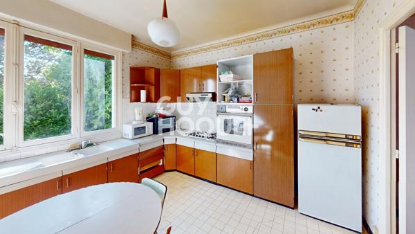 Maison traditionnelle 5 chambres à vendre à Péronne, proche écoles et centre-ville