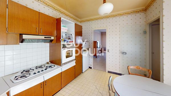 Maison traditionnelle 5 chambres à vendre à Péronne, proche écoles et centre-ville