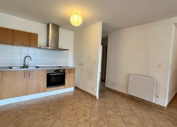 Appartement à louer    2 pièces •  Bages